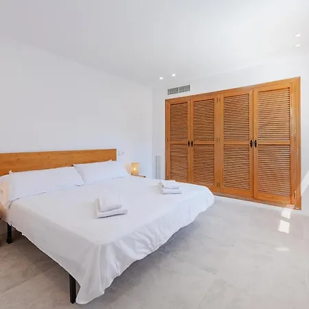 Es Vila By Esteva Emerald Vila